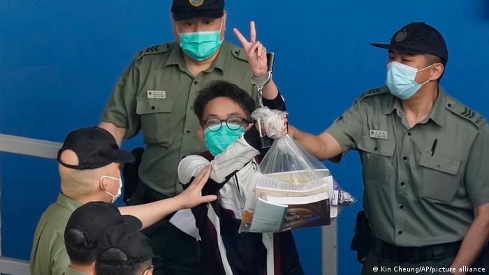 Tribunal de Hong Kong dicta cárcel para siete opositores y activistas Tribunal de Hong Kong dicta cárcel para siete opositores y activistas