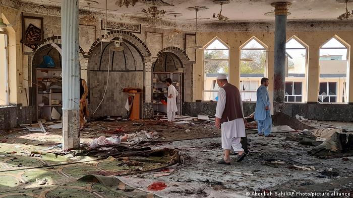Afganistán: explosión en mezquita deja al menos 50 muertos