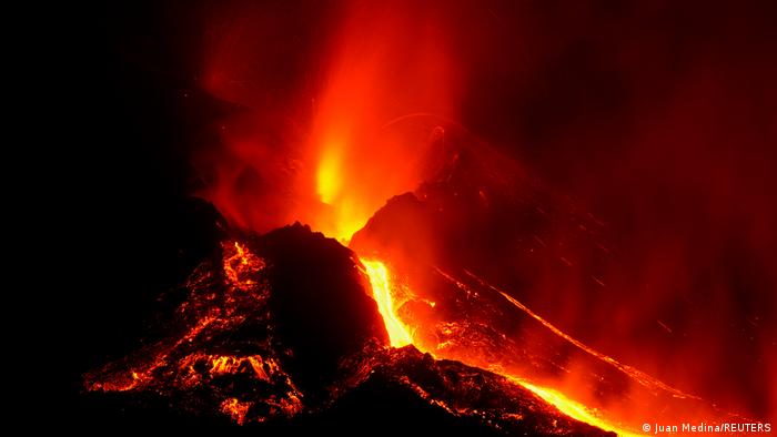 Sigue actividad sísmica en La Palma con lentas coladas de lava del Cumbre Vieja Sigue actividad sísmica en La Palma con lentas coladas de lava del Cumbre Vieja