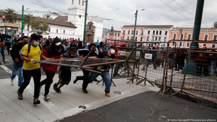 Violencia en Quito marca jornada de protestas en Ecuador Violencia en Quito marca jornada de protestas en Ecuador