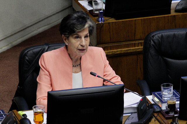 Polémico apoyo de Maya Fernández a Boric: senadora Allende (PS) trata de apagar la llama que prendió su sobrina y dice que 
