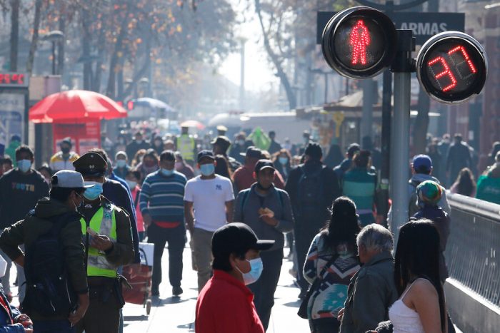 Chile supera los 2 mil contagios diarios por Covid-19 y hay preocupación por la RM que podría quintuplicar sus casos
