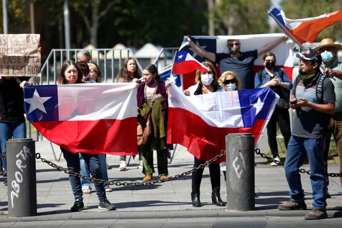 Marchas por crisis migrante se realizaron en Iquique, Antofagasta y Santiago Marchas por crisis migrante se realizaron en Iquique, Antofagasta y Santiago