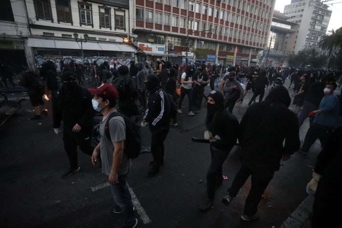 Masivas manifestaciones y aislados hechos de violencia marcan conmemoración del 18-O en regiones Masivas manifestaciones y aislados hechos de violencia marcan conmemoración del 18-O en regiones