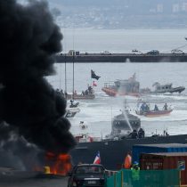 Pescadores protestan en Valparaíso por traslado a Quintero: denuncian que funcionarios de la Armada han disparado perdigones