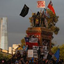 Un día después del traslado de restos del Soldado Desconocido: manifestación en Plaza Italia deja al menos dos detenidos y una carabinera herida