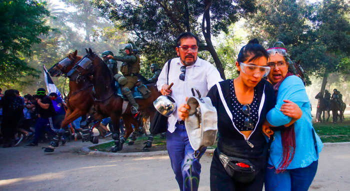 Colmevet alerta por uso de caballos en manifestaciones por parte de Carabineros Colmevet alerta por uso de caballos en manifestaciones por parte de Carabineros