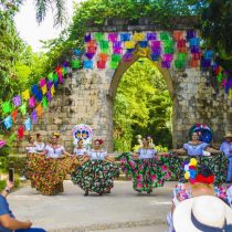 Día de Muertos en el caribe mexicano: tradición, devoción, gastronomía y playa