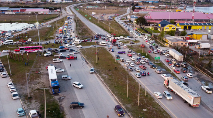 Automovilistas de Punta Arenas se movilizan en contra del alza a los combustibles