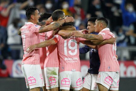 UC triunfa sobre Wanderers y se prepara para encuentro con Colo Colo por el liderato del Campeonato Nacional UC triunfa sobre Wanderers y se prepara para encuentro con Colo Colo por el liderato del Campeonato Nacional