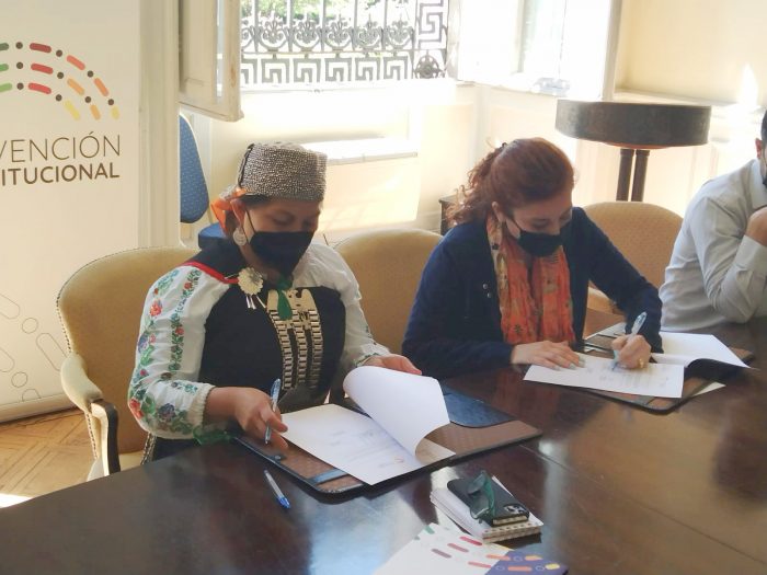 Niños, niñas y adolescentes participarán del proceso constituyente tras convenio de la Defensoría de la Niñez y la Convención Constitucional Niños, niñas y adolescentes participarán del proceso constituyente tras convenio de la Defensoría de la Niñez y la Convención Constitucional