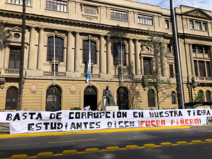 Confech vuelve a las calles: estudiantes convocan marcha en rechazo al Presidente para este viernes y exigen cierre de Dominga Confech vuelve a las calles: estudiantes convocan marcha en rechazo al Presidente para este viernes y exigen cierre de Dominga