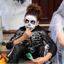 ¿Cuáles son los efectos del excesivo consumo de azúcar en la salud bucal de los niños?