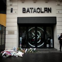 Madre de chileno asesinado en el Bataclan pide justicia ante el tribunal: “No hay justificación alguna para asesinar a personas inocentes”