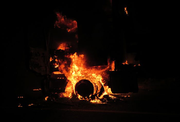 Desconocidos quemaron tres camiones en predio de una forestal en San Juan de la Costa