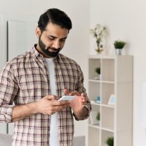 ¿Consume noticias negativas sobre covid-19? Así podemos hacer de las redes sociales un lugar más feliz