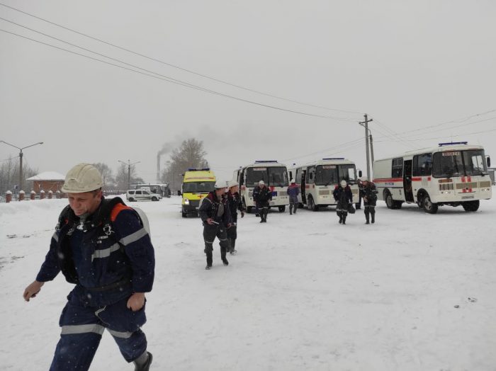 Al menos 52 muertos en accidente en mina de carbón en Rusia