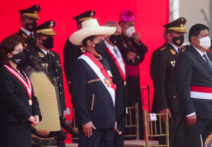 Opositores en Perú presentan moción en Congreso para destituir a Presidente Castillo