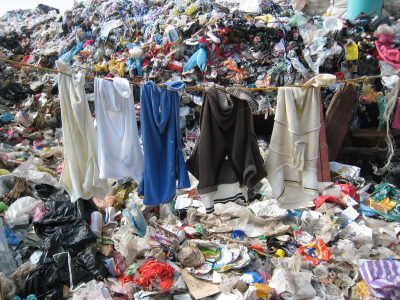 El problema chileno de las toneladas de ropa usada y la necesidad de  repensar lo que nos ponemos - El Mostrador