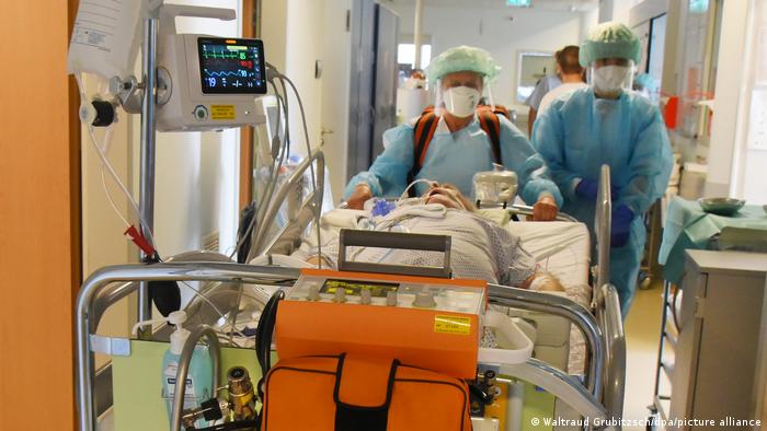Tras 16 días de récords de contagios, crece en Alemania el debate sobre obligatoriedad de vacuna anticovid Tras 16 días de récords de contagios, crece en Alemania el debate sobre obligatoriedad de vacuna anticovid
