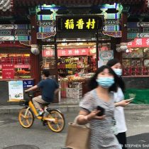 COVID-19: China anima a su población a hacer acopio de comida