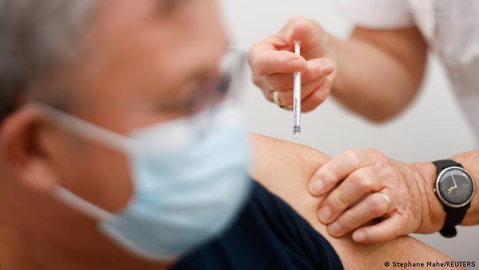Austria confinará a personas que no estén vacunadas contra el coronavirus