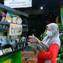 Indonesia: material de lectura a cambio de residuos de plástico