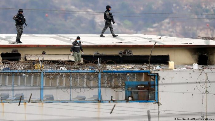 Al menos 51 presos mueren en nuevos enfrentamientos en cárcel de Ecuador