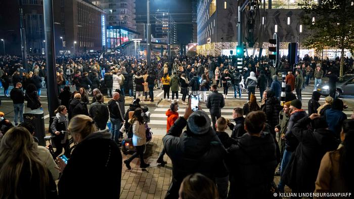 Covid-19: protestas contra restricciones dejan lesionados en Holanda