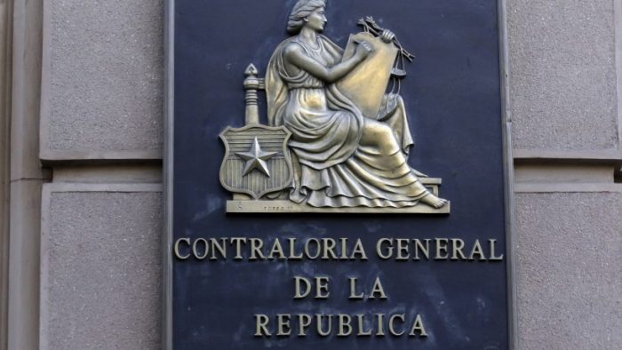 Contraloría detiene uso de elementos para disuadir manifestaciones adquiridos por la Municipalidad de Las Condes: compras superan los $47 millones Contraloría detiene uso de elementos para disuadir manifestaciones adquiridos por la Municipalidad de Las Condes: compras superan los $47 millones