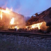 Nuevo ataque en La Araucanía: descarrilan e incendian tren de Fepasa en Victoria