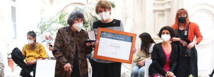 Alicia Vega recibe Orden al Mérito Artístico y Cultural Pablo Neruda como parte de la celebración del Día del Cine Chileno Alicia Vega recibe Orden al Mérito Artístico y Cultural Pablo Neruda como parte de la celebración del Día del Cine Chileno