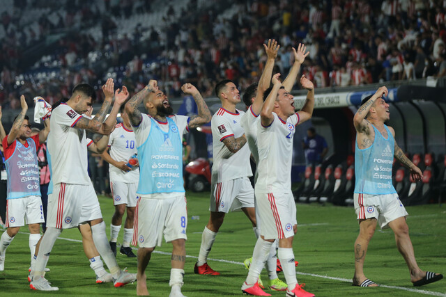 La Roja triunfa sobre Paraguay y mantiene la esperanza en Clasificatorias La Roja triunfa sobre Paraguay y mantiene la esperanza en Clasificatorias