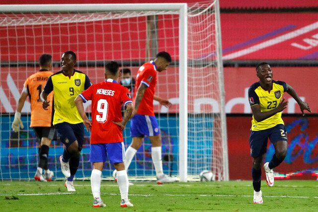 Clasificatorias rumbo a Qatar: con Vidal expulsado, La Roja sufre dura derrota ante Ecuador