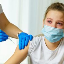 Qué puede hacer si su hijo tiene miedo a vacunarse