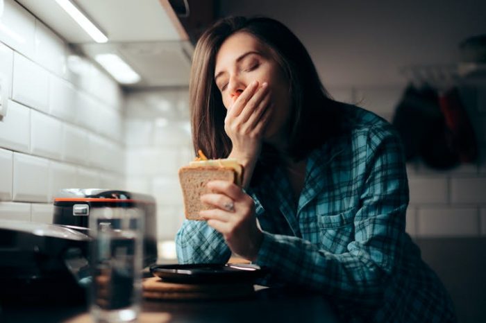 Comer a deshoras puede aumentar el riesgo de padecer cáncer Comer a deshoras puede aumentar el riesgo de padecer cáncer