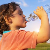 Consejos de hidratación para niños de cara a la temporada de calor