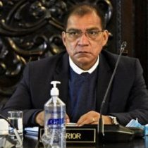 Rompió su propia regla: ministro del Interior de Perú renuncia tras ser acusado de organizar fiesta en su casa a pesar de restricciones
