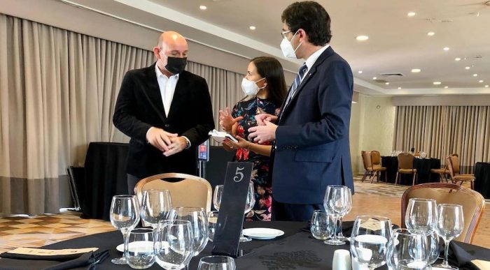 Industria de eventos refuerza llamado a la vacunación y reitera pedido a la autoridad para que aforos se fijen según ventilación y no por metros cuadrados Industria de eventos refuerza llamado a la vacunación y reitera pedido a la autoridad para que aforos se fijen según ventilación y no por metros cuadrados