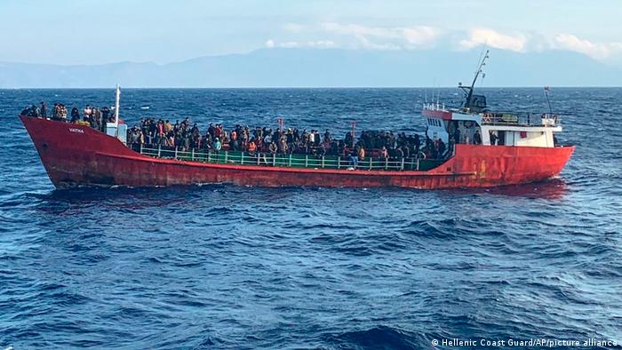 Al menos once migrantes muertos en nuevo naufragio en el mar Mediterráneo