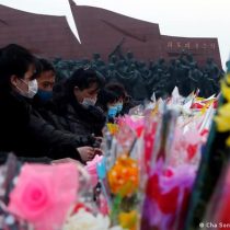 Con tres minutos de silencio, Corea del Norte conmemora el décimo aniversario de la muerte de Kim Jong-il
