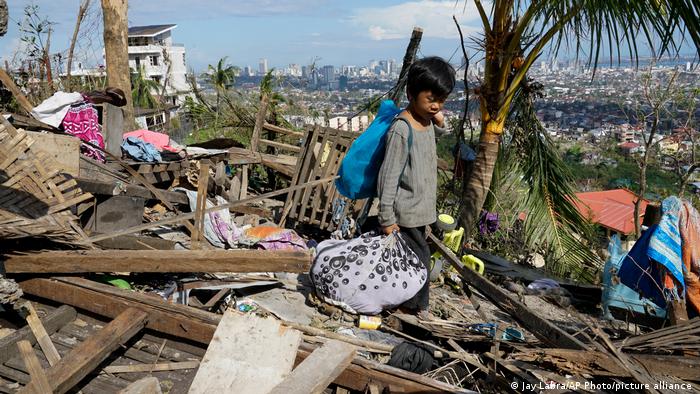 Filipinas: se eleva a 208 la cifra de muertos por tifón Rai