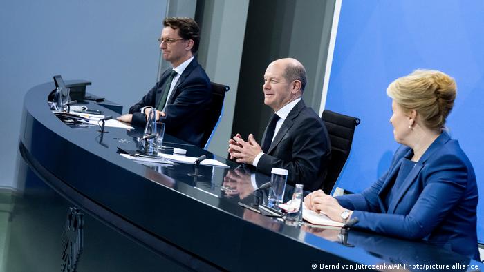 Alemania endurecerá las medidas tras la Navidad para frenar ómicron Alemania endurecerá las medidas tras la Navidad para frenar ómicron