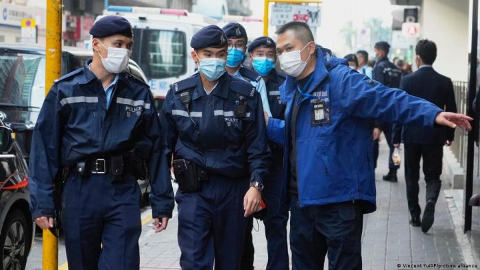 Diario prodemocracia de Hong Kong anuncia su cierre tras la redada policial