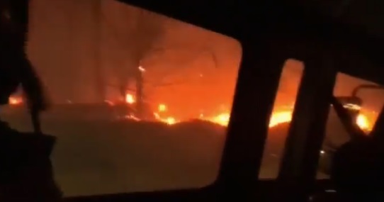 Difunden impactantes imágenes del trabajo de Bomberos en el gran incendio de Quillón