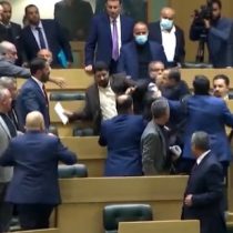 Diputados jordanos se enfrentan a puñetazos en medio de debate parlamentario