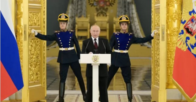 Cómo Putin logró restaurar el estatus de Rusia como potencia global tras el colapso de la URSS hace 30 años