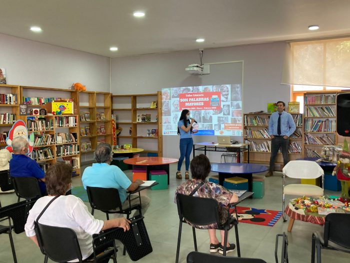 Taller de literatura busca promover el envejecimiento activo de adultos mayores en la Región de O’higgins Taller de literatura busca promover el envejecimiento activo de adultos mayores en la Región de O'higgins