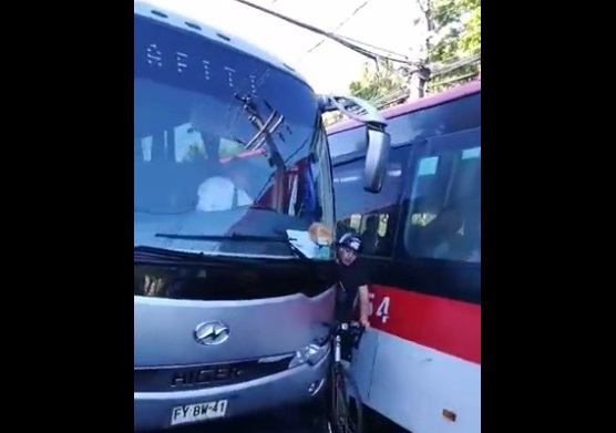 Impactante video viralizado muestra cómo chofer aplastó a ciclista con otro bus en Maipú Impactante video viralizado muestra cómo chofer aplastó a ciclista con otro bus en Maipú