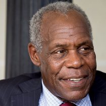 Actor Danny Glover entrega apoyo a Boric: 